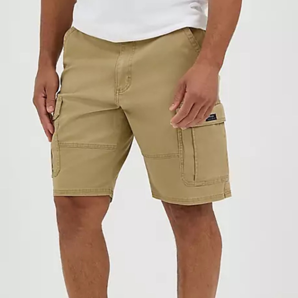 Wrangler Men's Khaki Cargo Shorts Size 30 NWT